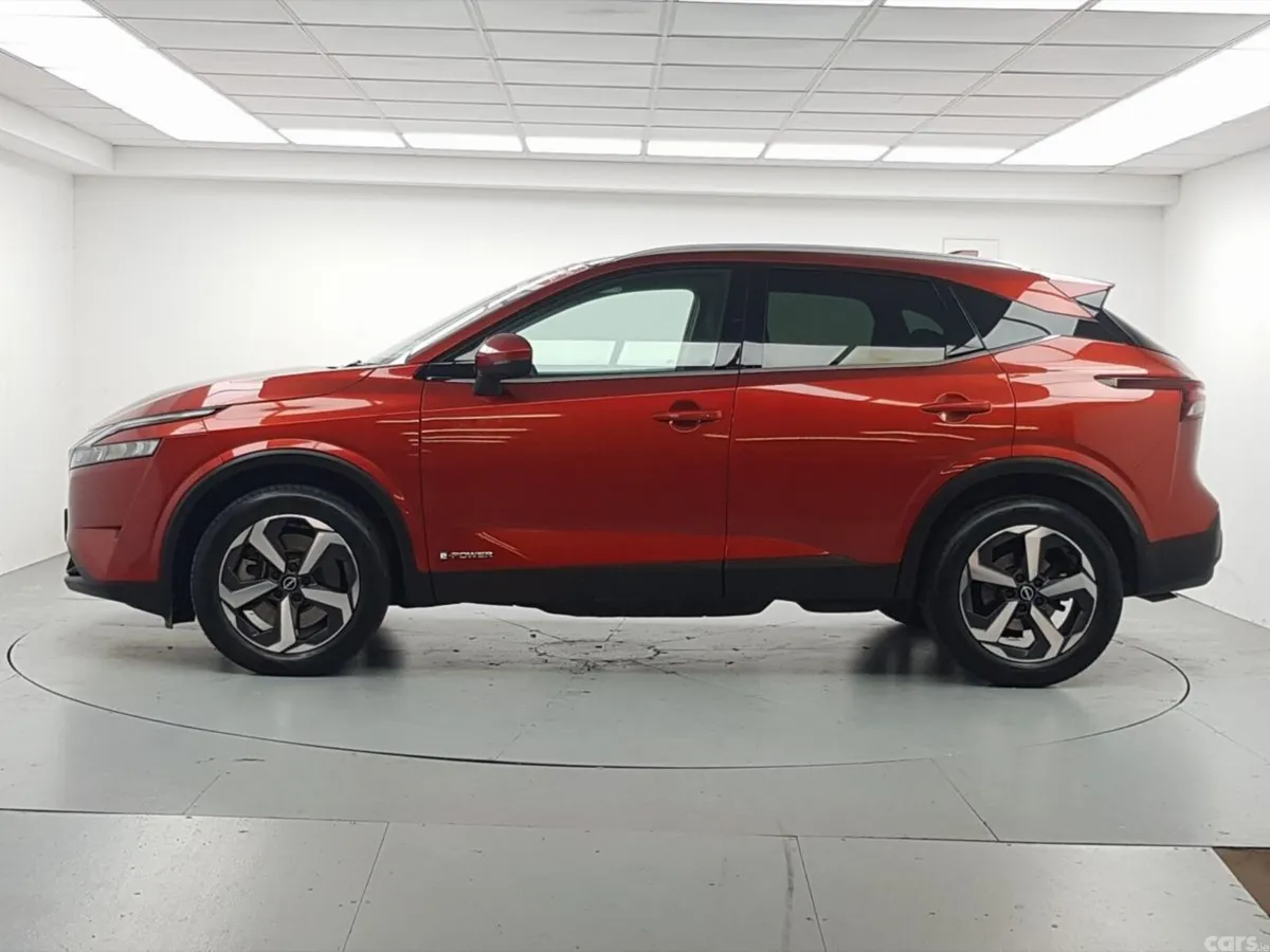 Nissan Qashqai MPV, Petrol, 2024, Red
