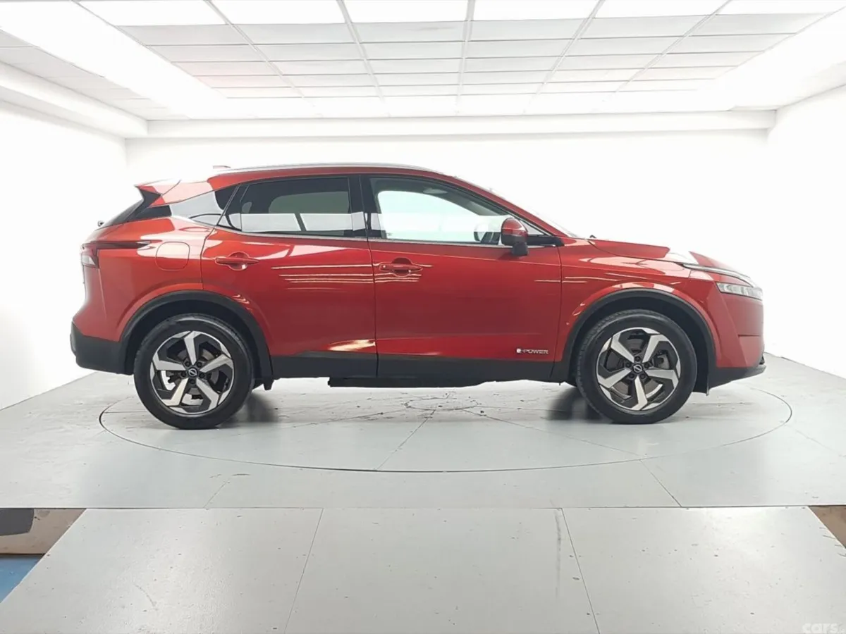 Nissan Qashqai MPV, Petrol, 2024, Red