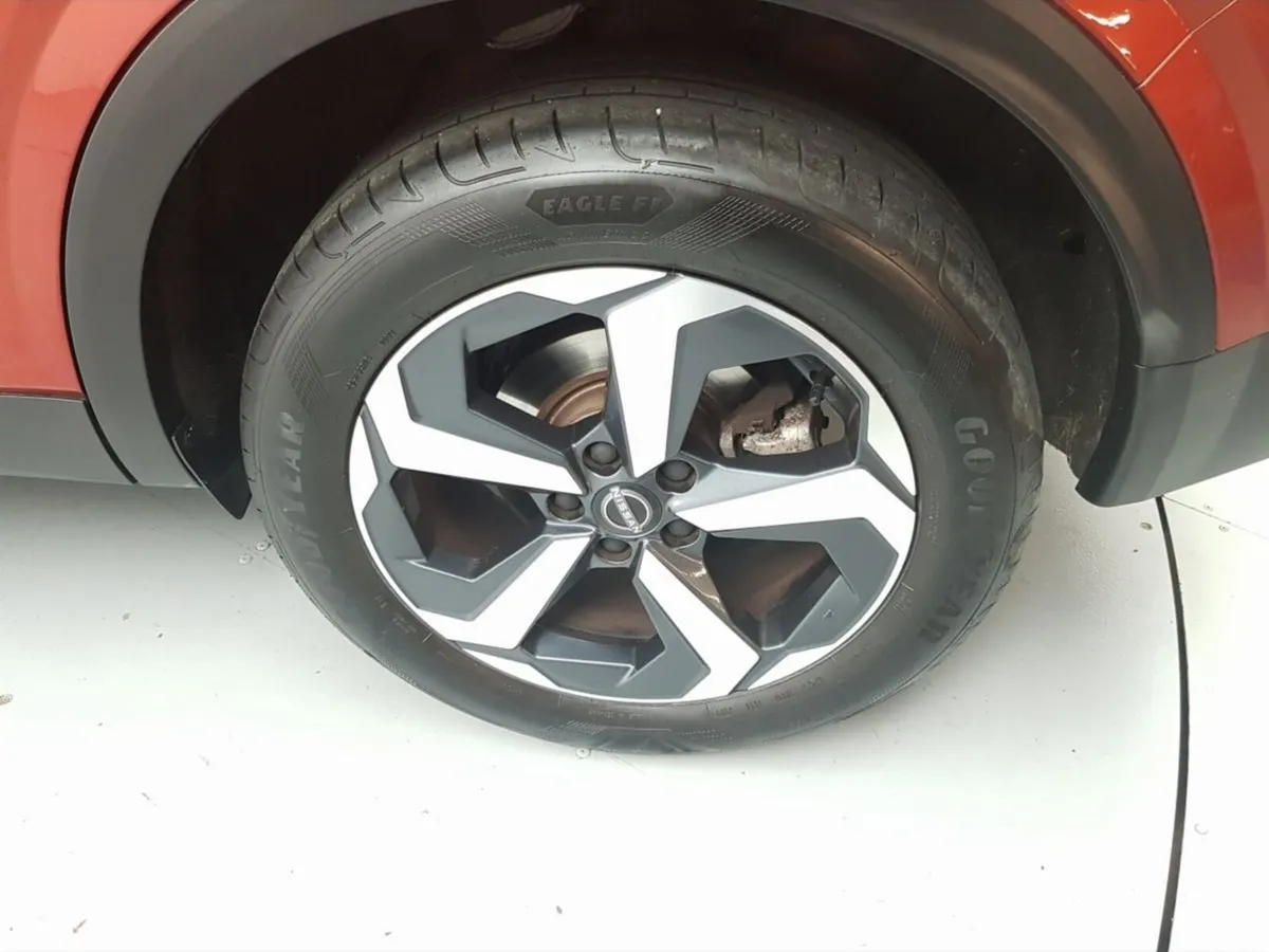 Nissan Qashqai MPV, Petrol, 2024, Red