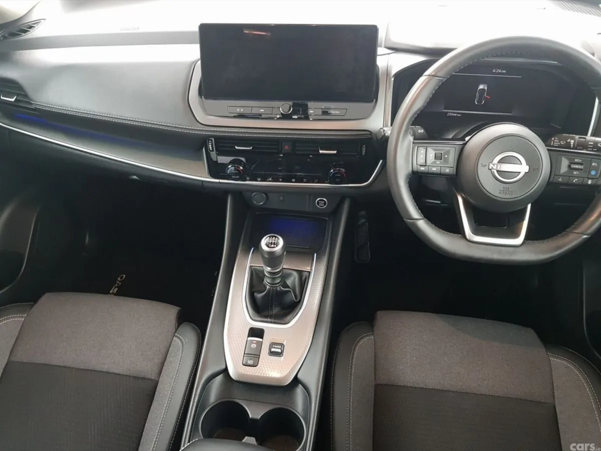 Nissan Qashqai MPV, Petrol Hybrid, 2025, Red