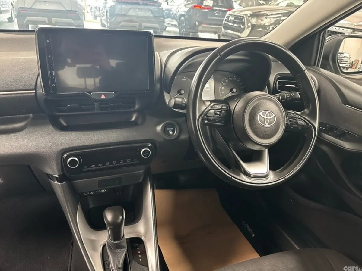 Toyota Yaris Hatchback, Petrol Hybrid, 2024, Grey