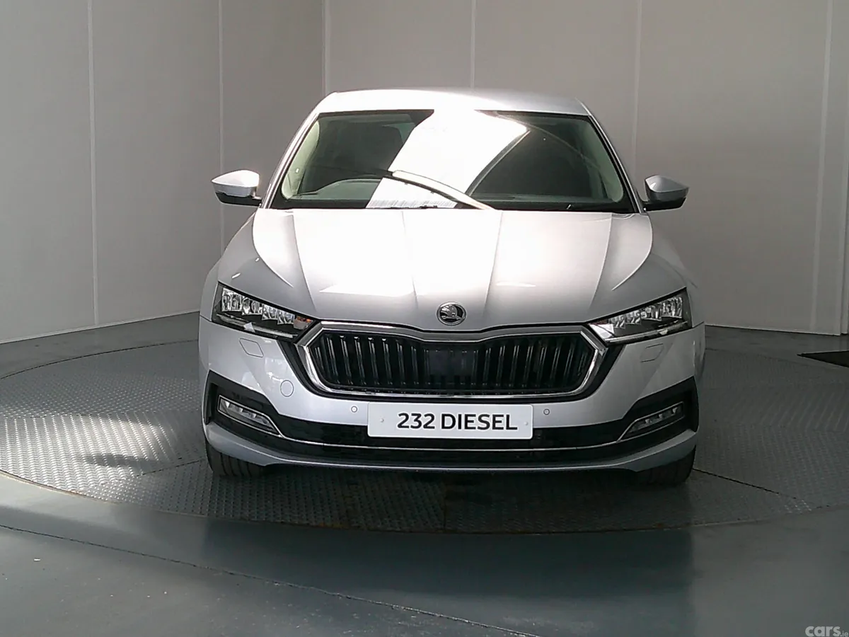 Skoda Octavia Hatchback, Diesel, 2023, Silver