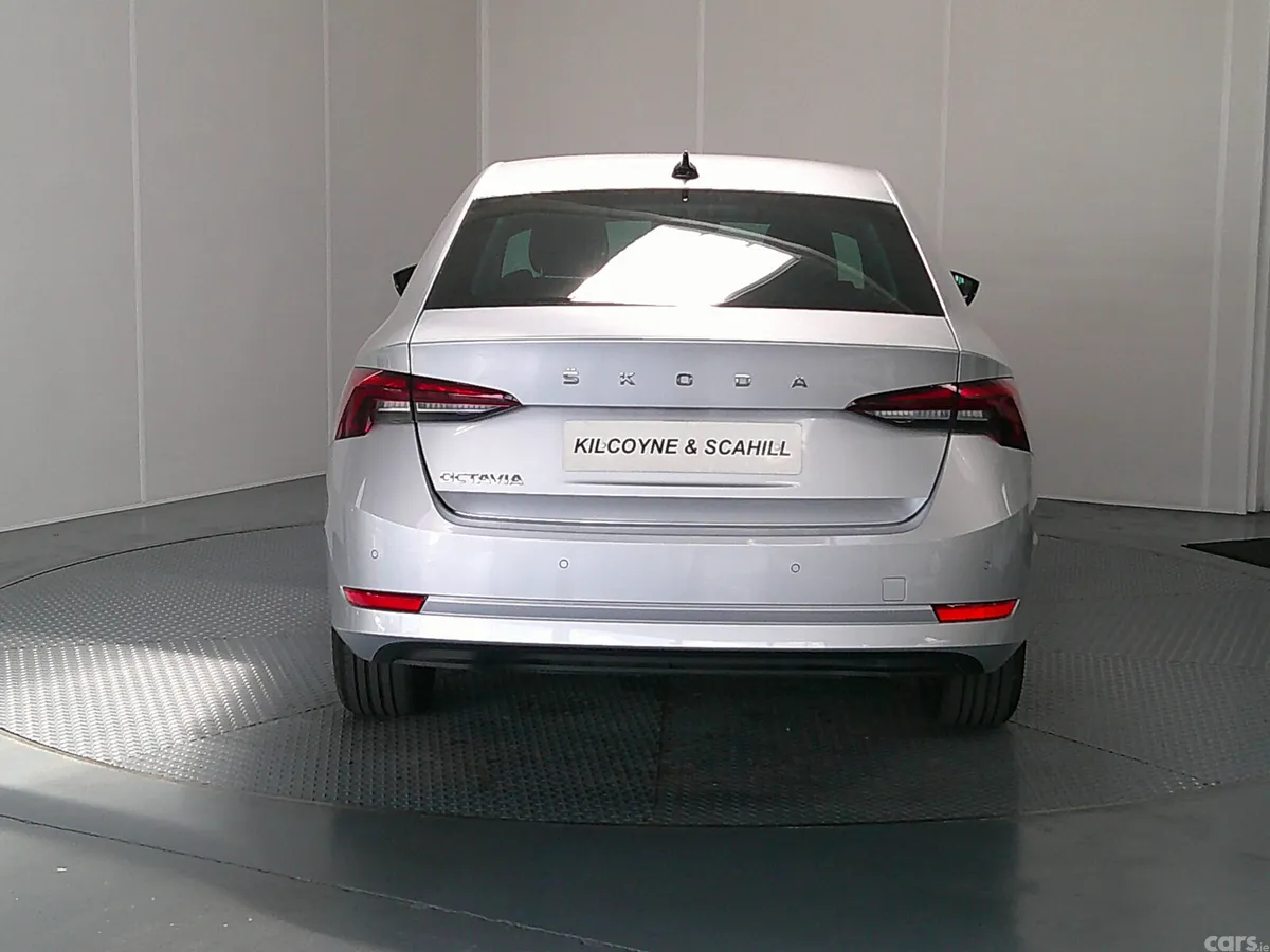 Skoda Octavia Hatchback, Diesel, 2023, Silver