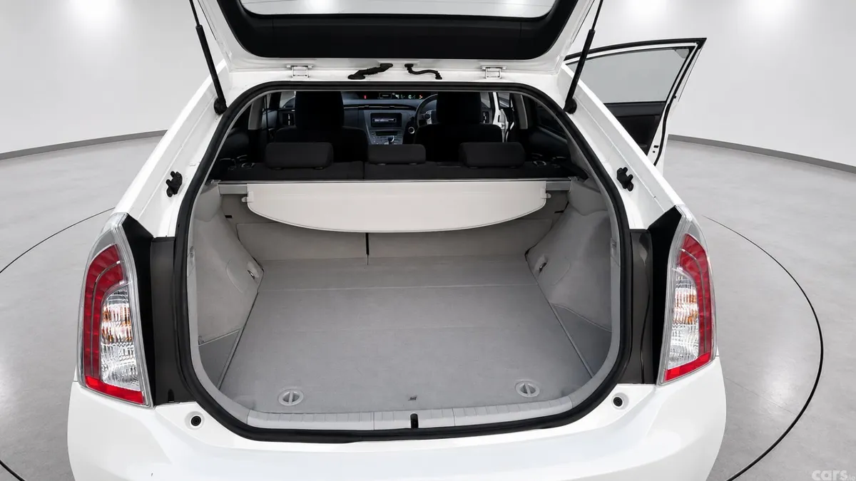 Toyota Prius Hatchback, Petrol Hybrid, 2015, White