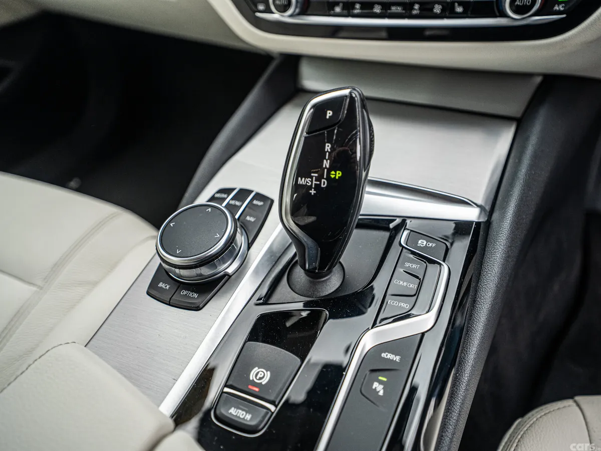 BMW 5-Series Saloon, Petrol Plug-in Hybrid, 2017, Grey