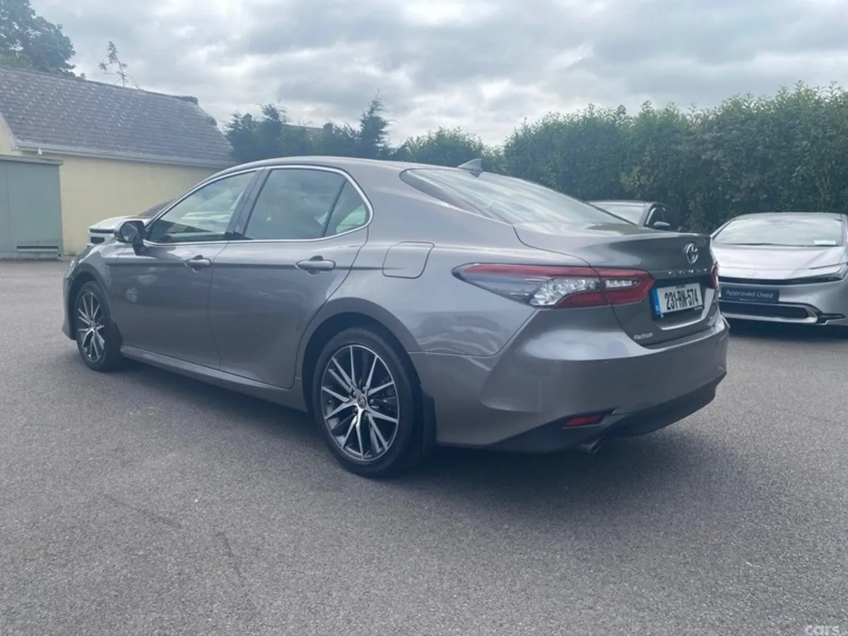 Toyota Camry Saloon, Petrol Hybrid, 2023, Silver
