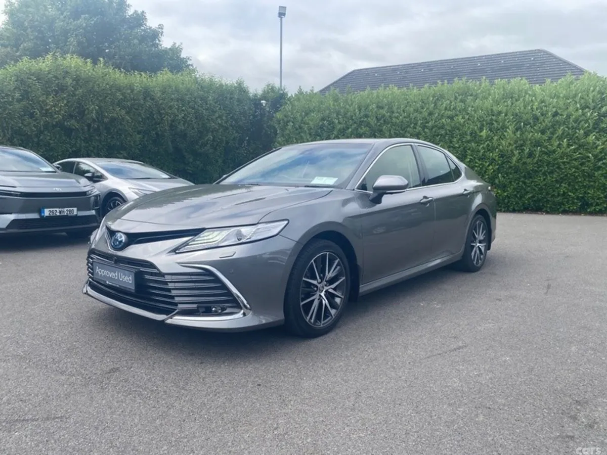 Toyota Camry Saloon, Petrol Hybrid, 2023, Silver