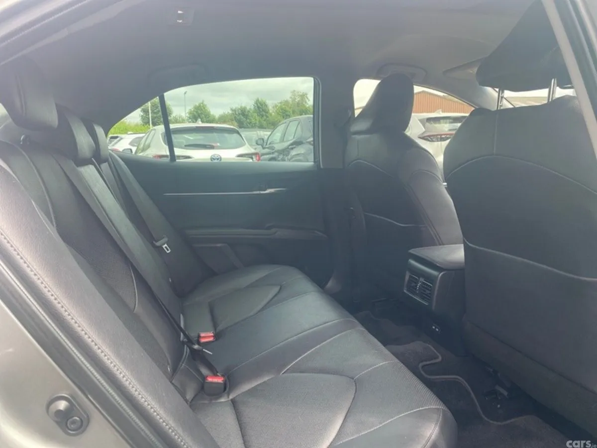 Toyota Camry Saloon, Petrol Hybrid, 2023, Silver