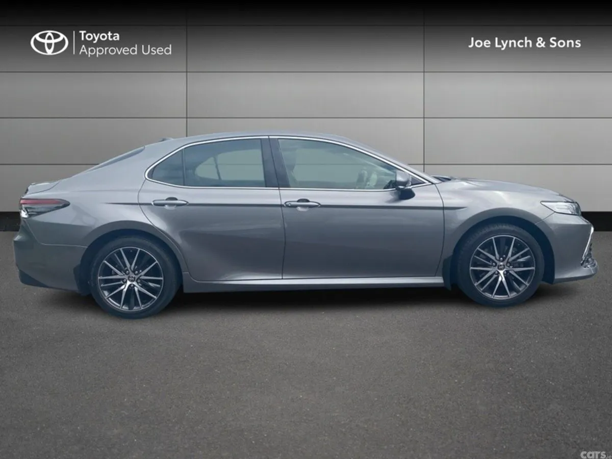 Toyota Camry Saloon, Petrol Hybrid, 2023, Silver