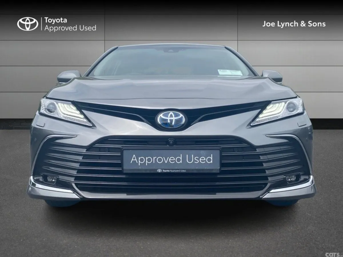 Toyota Camry Saloon, Petrol Hybrid, 2023, Silver