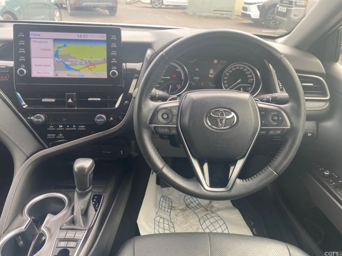 Toyota Camry Saloon, Petrol Hybrid, 2023, Silver