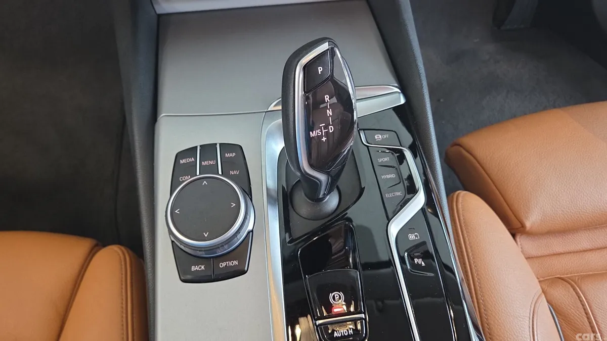 BMW 5-Series Estate, Petrol Plug-in Hybrid, 2021, Grey