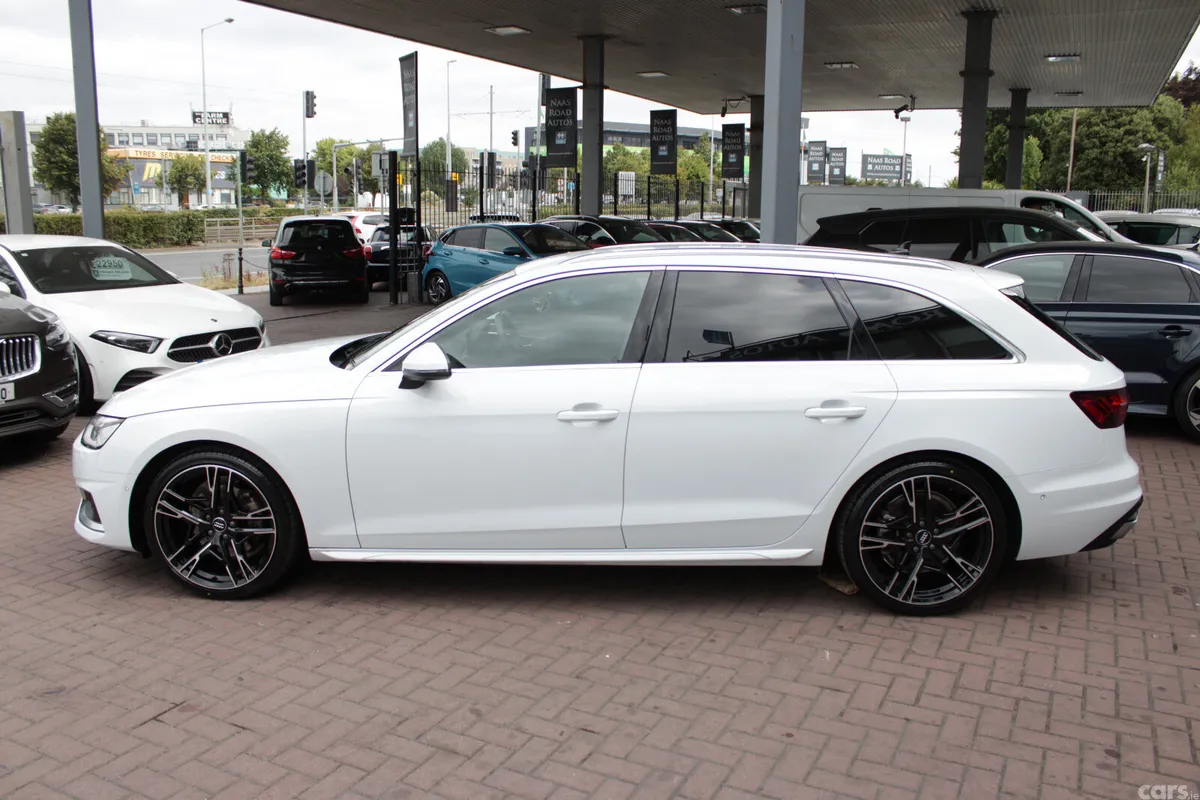 Audi A4 Estate, Petrol, 2023, White