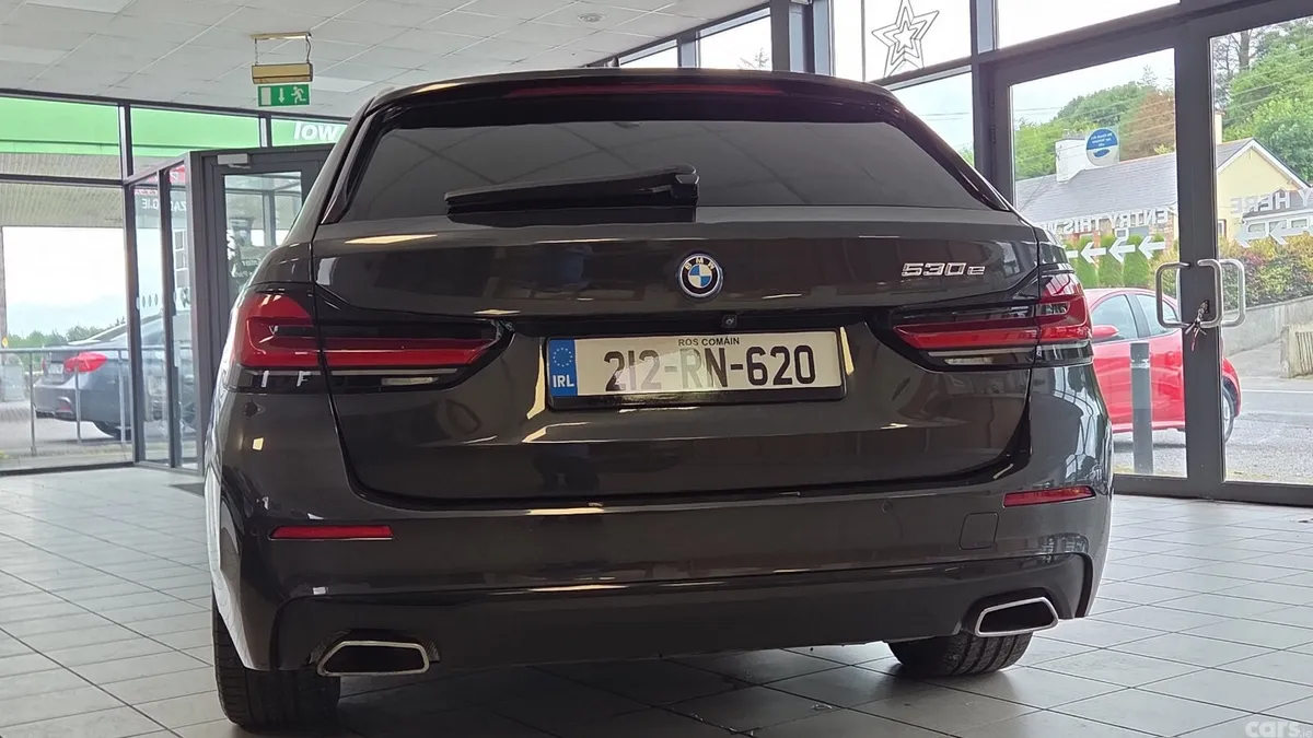 BMW 5-Series Estate, Petrol Plug-in Hybrid, 2021, Grey