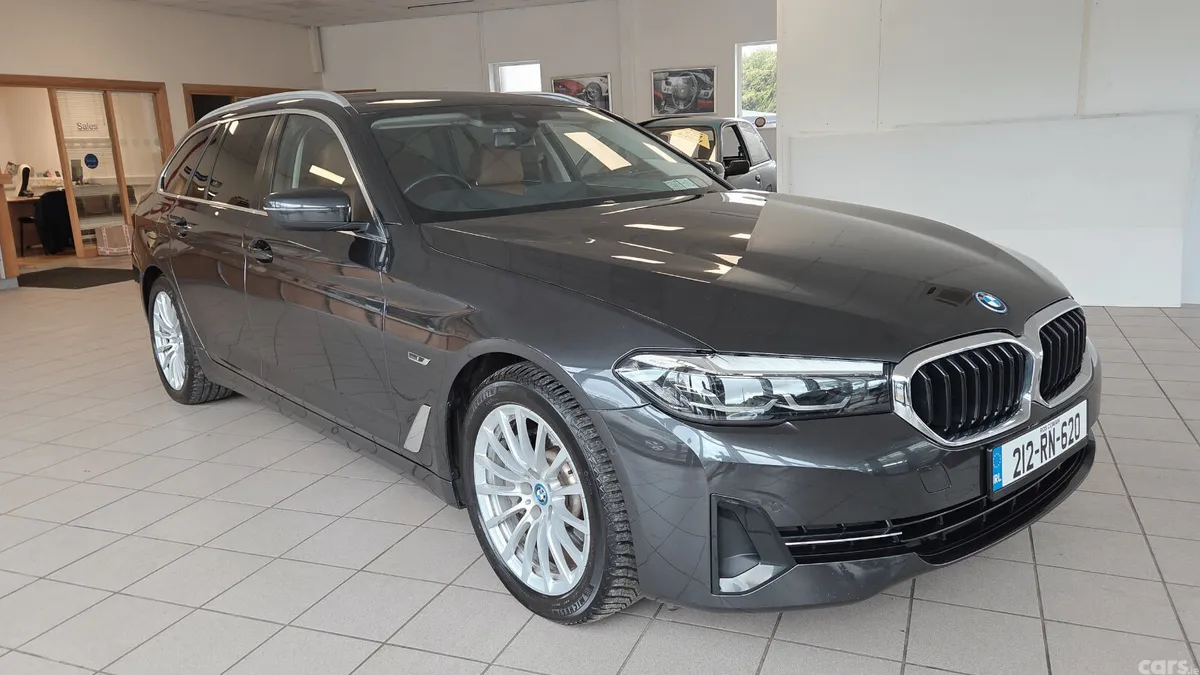 BMW 5-Series Estate, Petrol Plug-in Hybrid, 2021, Grey