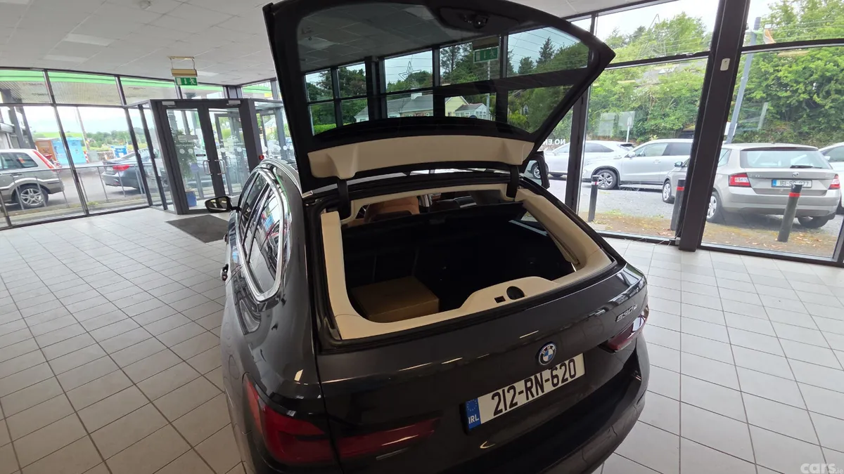 BMW 5-Series Estate, Petrol Plug-in Hybrid, 2021, Grey