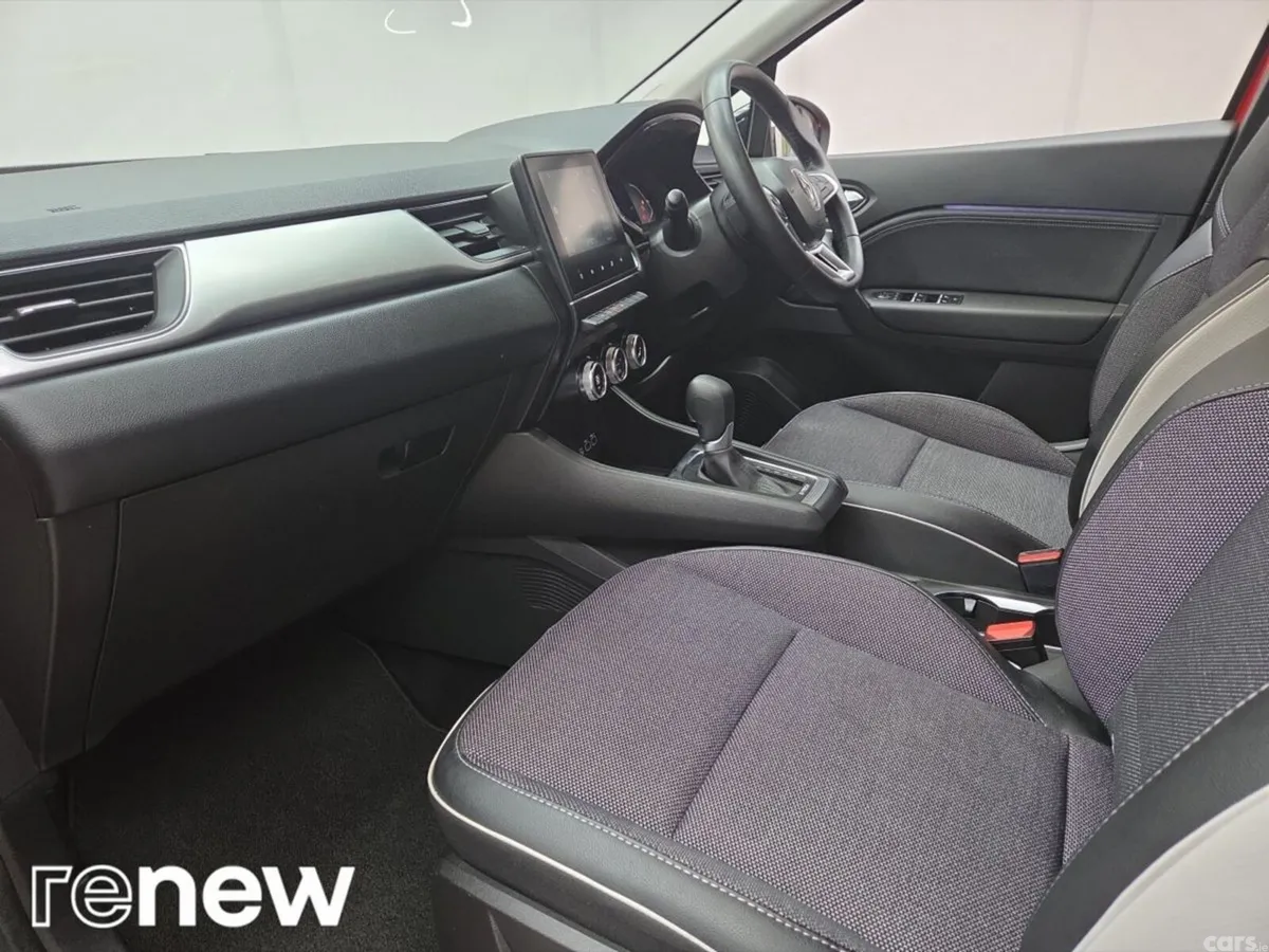 Renault Captur Hatchback, Petrol Hybrid, 2024, Red