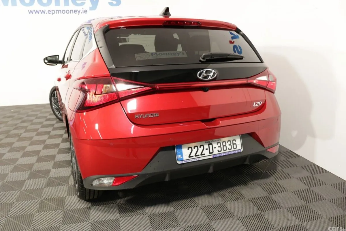 Hyundai i20 Hatchback, Petrol, 2022, Red