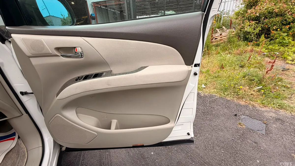 Toyota Estima MPV, Petrol Hybrid, 2011, White