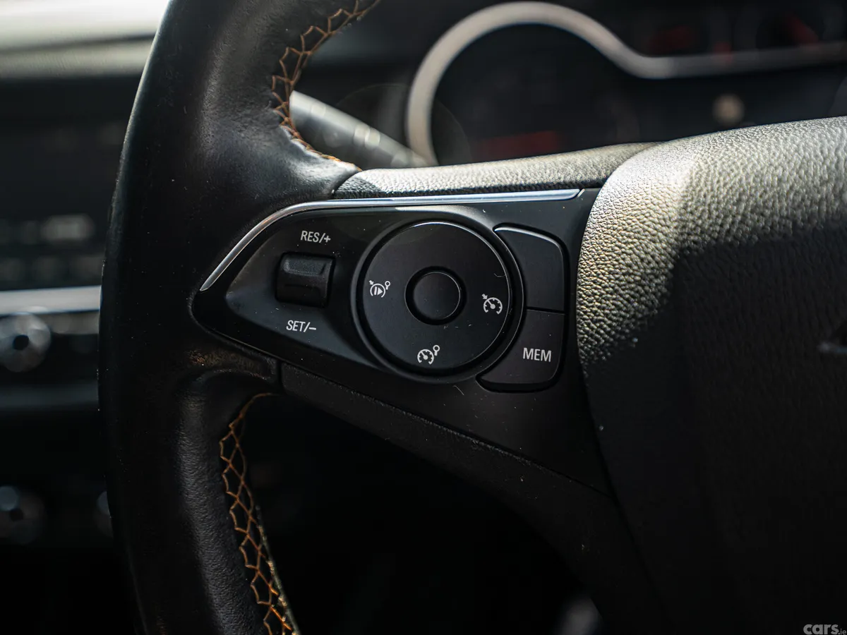 Opel Crossland X SUV, Diesel, 2021, Grey