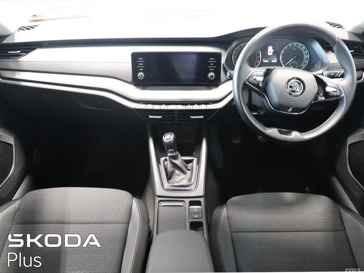 Skoda Octavia Saloon, Diesel, 2023, White