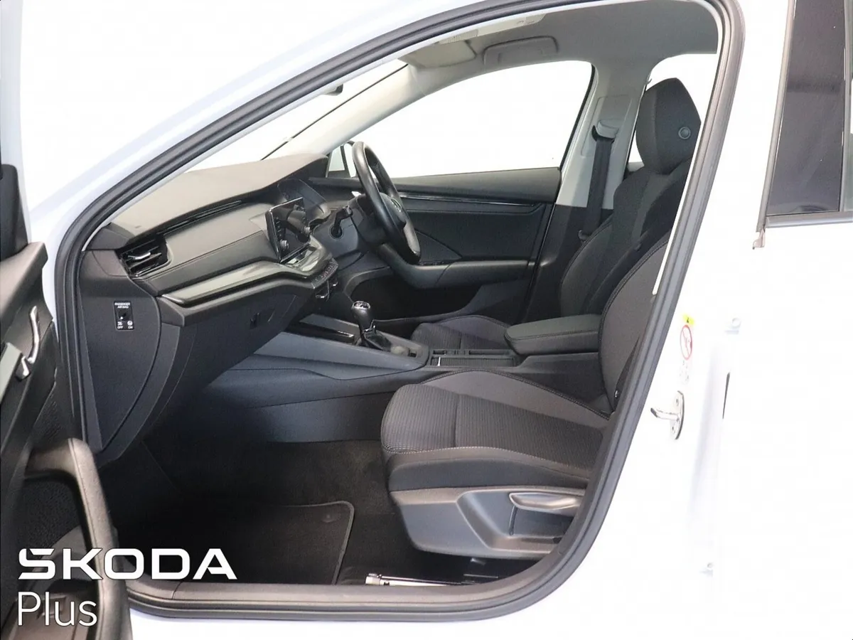 Skoda Octavia Saloon, Diesel, 2023, White