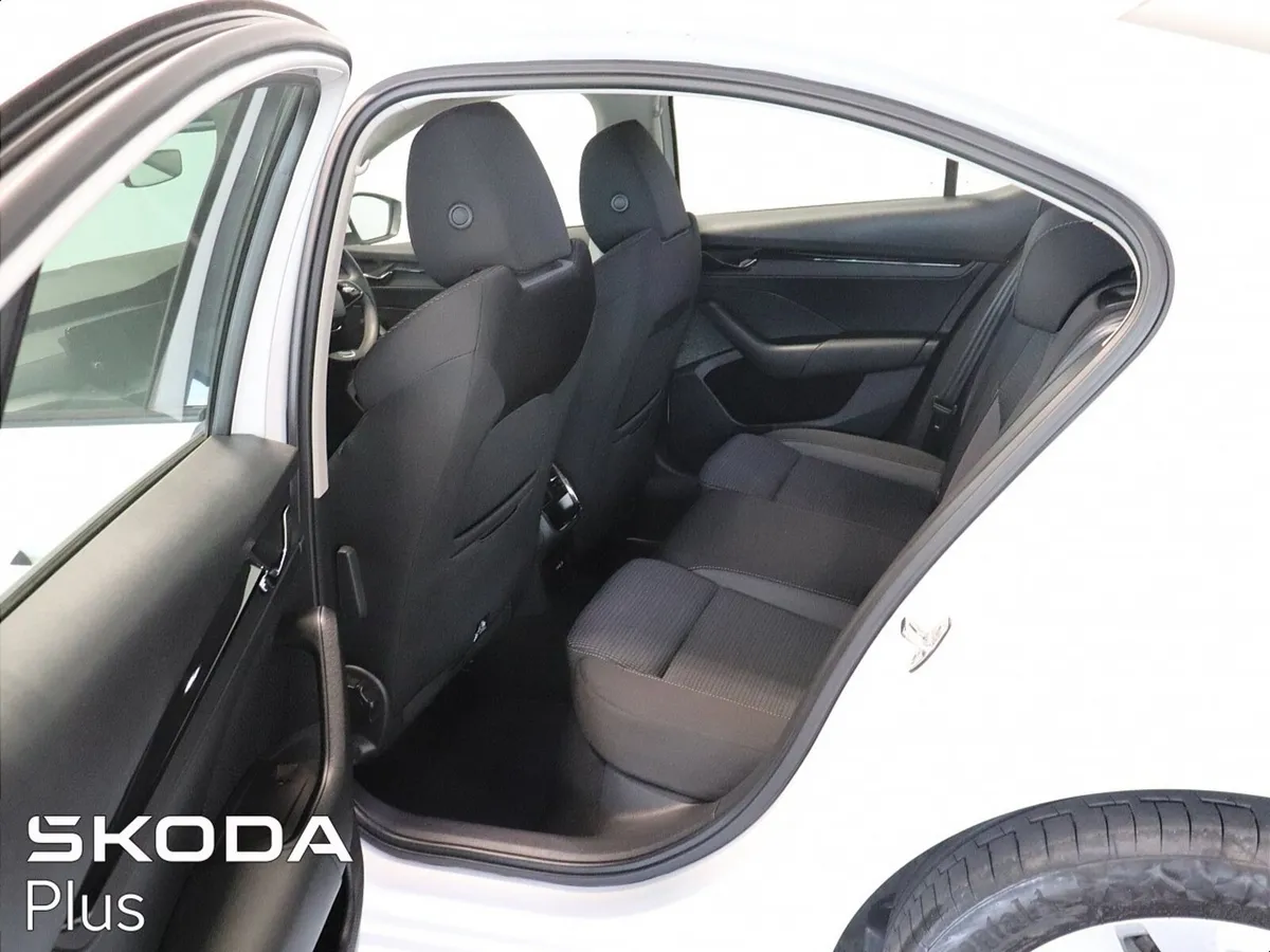 Skoda Octavia Saloon, Diesel, 2023, White