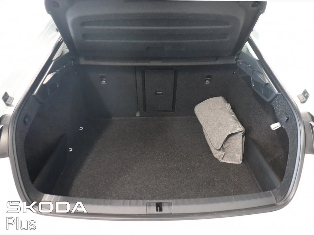 Skoda Octavia Saloon, Diesel, 2023, White