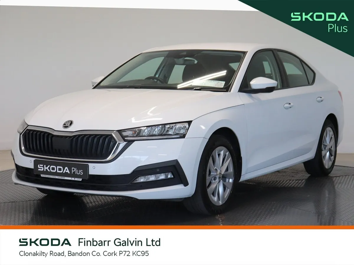 Skoda Octavia Saloon, Diesel, 2023, White