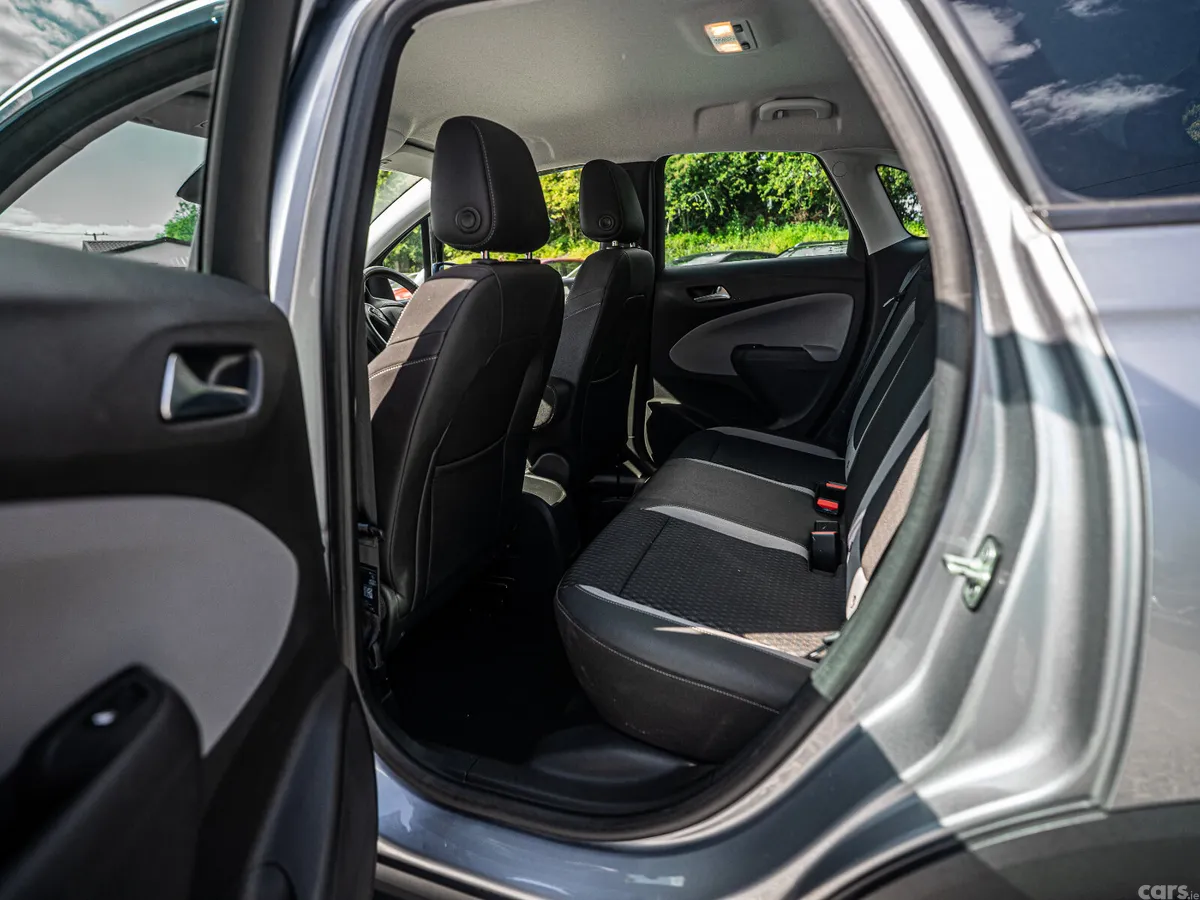 Opel Crossland X SUV, Diesel, 2021, Grey