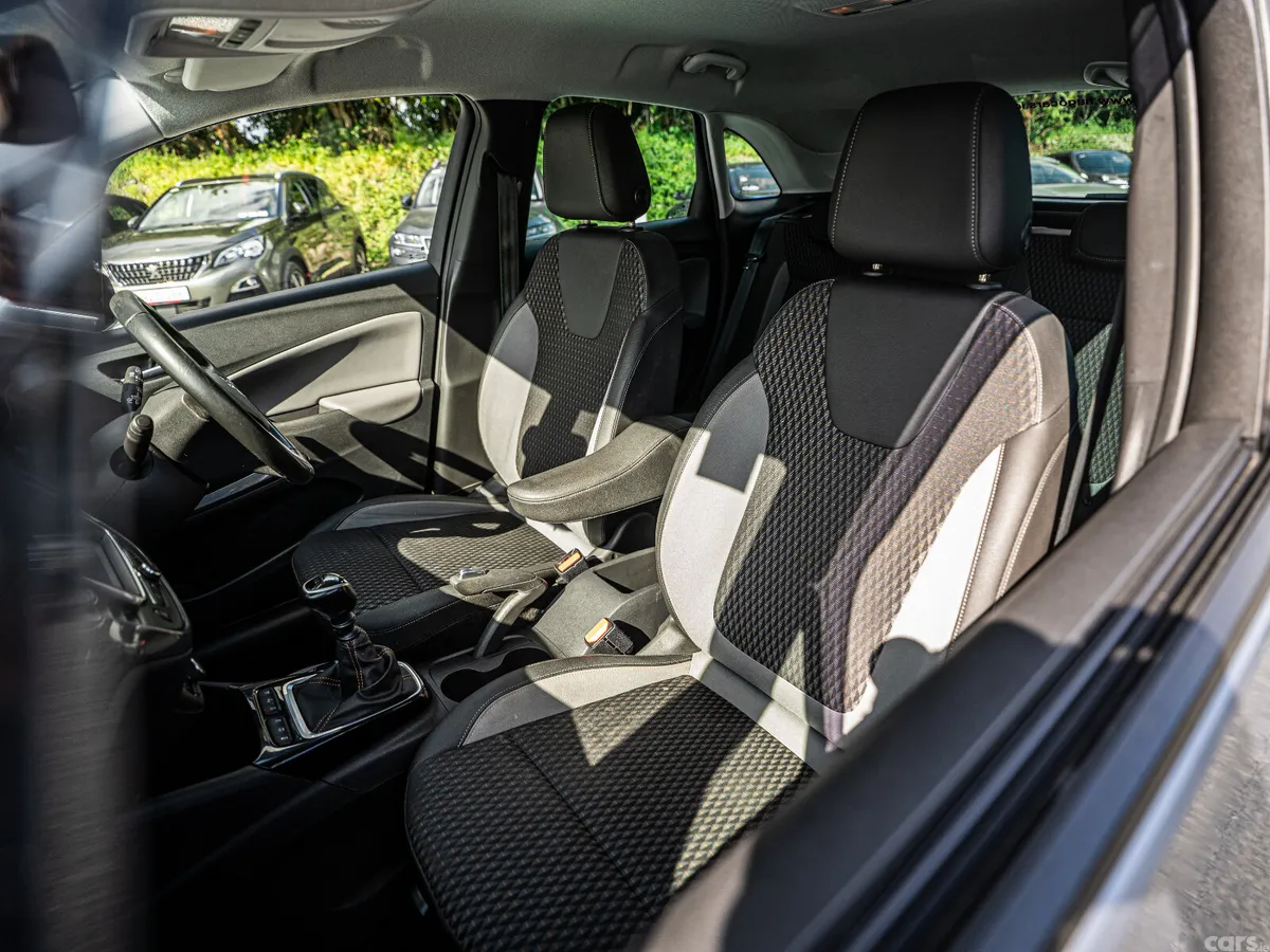Opel Crossland X SUV, Diesel, 2021, Grey