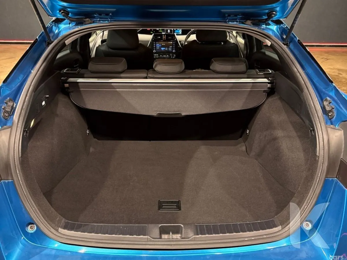 Toyota Prius Hatchback, Petrol Hybrid, 2022, Blue