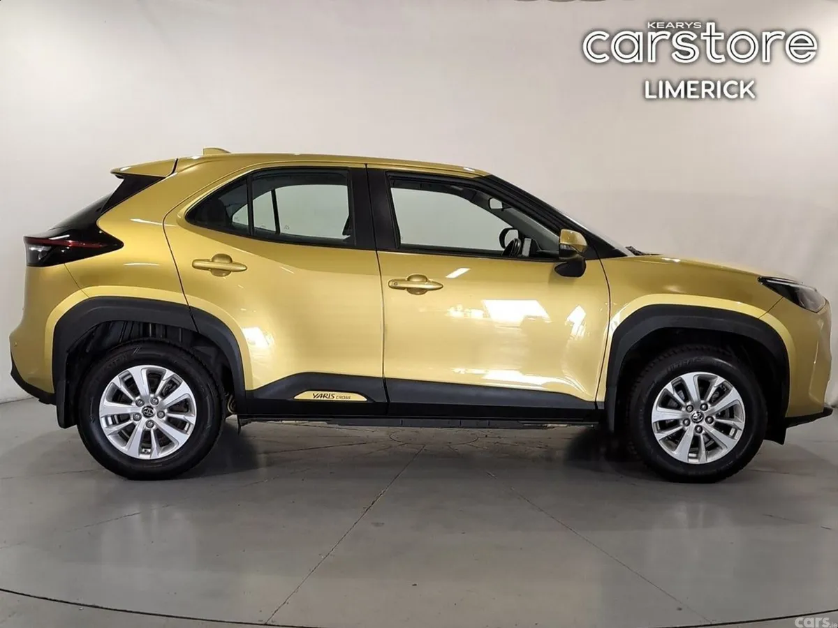 Toyota Yaris Cross Hatchback, Petrol Hybrid, 2022, Yellow