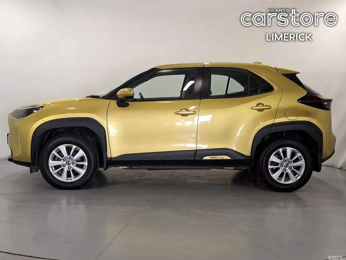 Toyota Yaris Cross Hatchback, Petrol Hybrid, 2022, Yellow