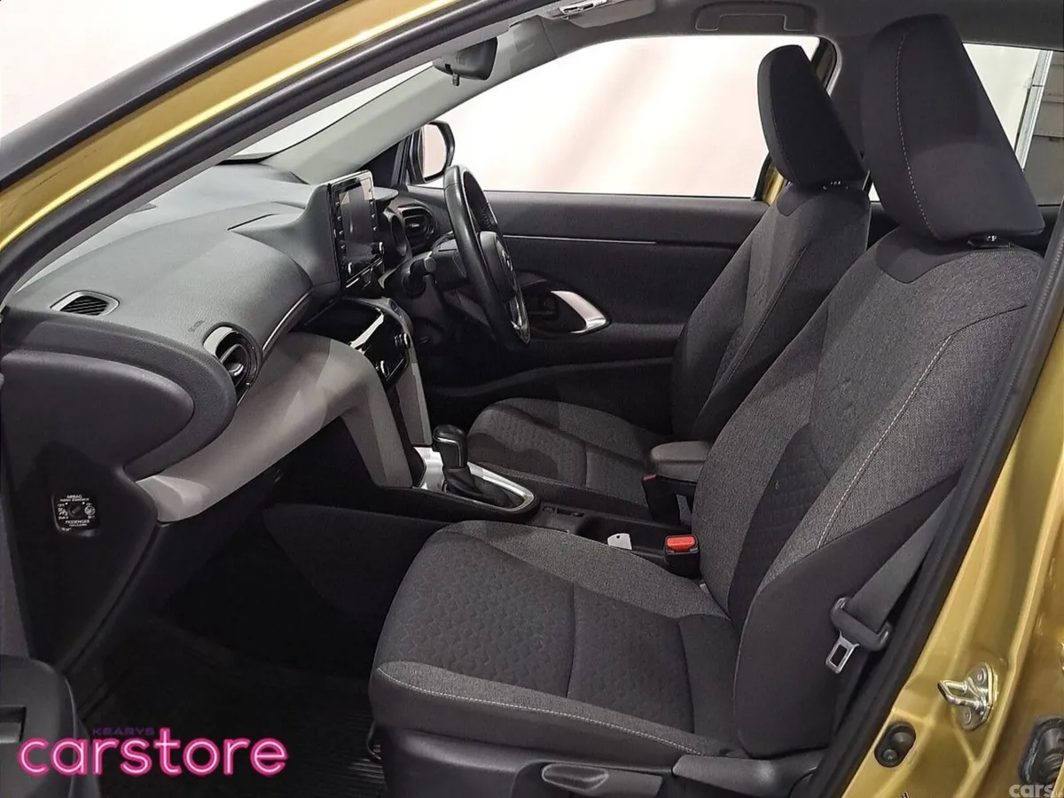 Toyota Yaris Cross Hatchback, Petrol Hybrid, 2022, Yellow