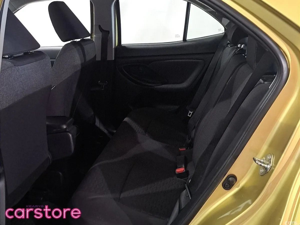 Toyota Yaris Cross Hatchback, Petrol Hybrid, 2022, Yellow