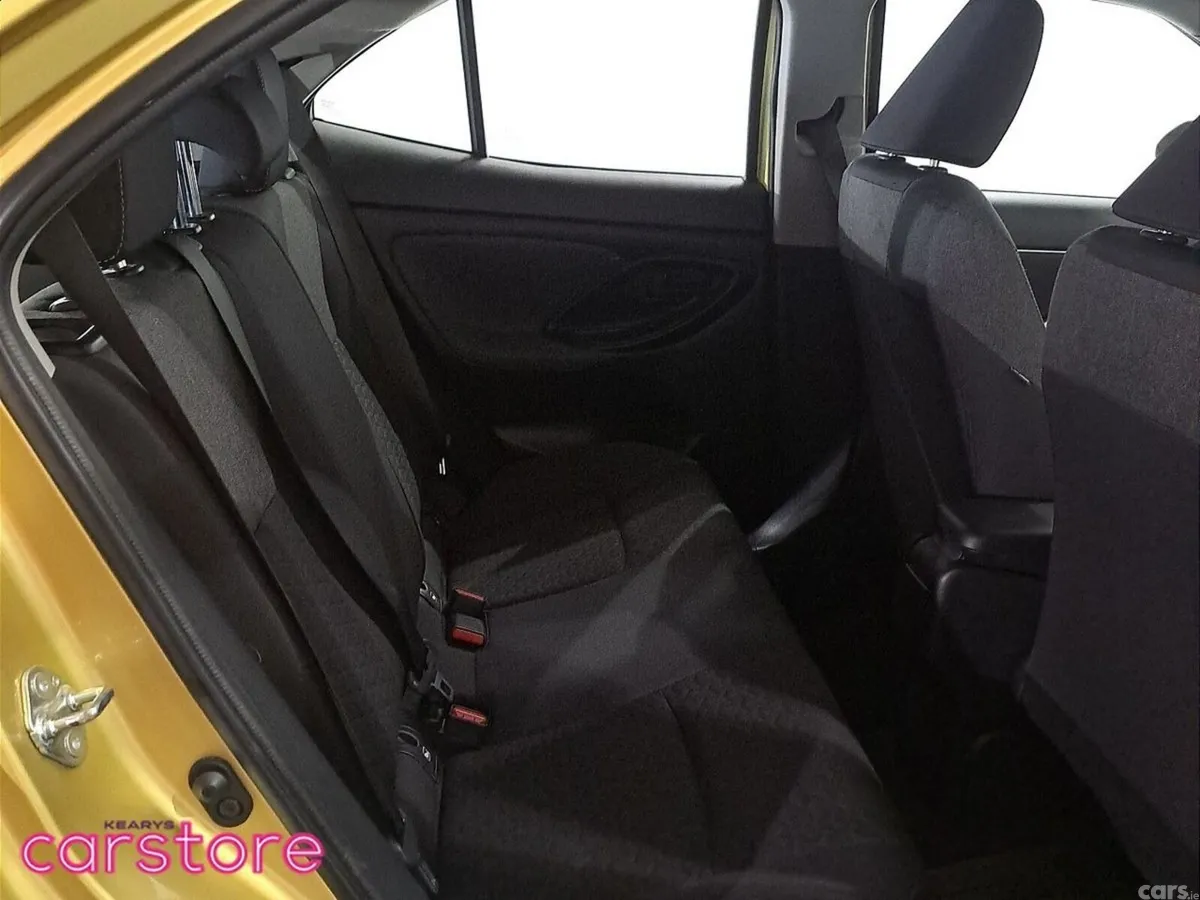 Toyota Yaris Cross Hatchback, Petrol Hybrid, 2022, Yellow