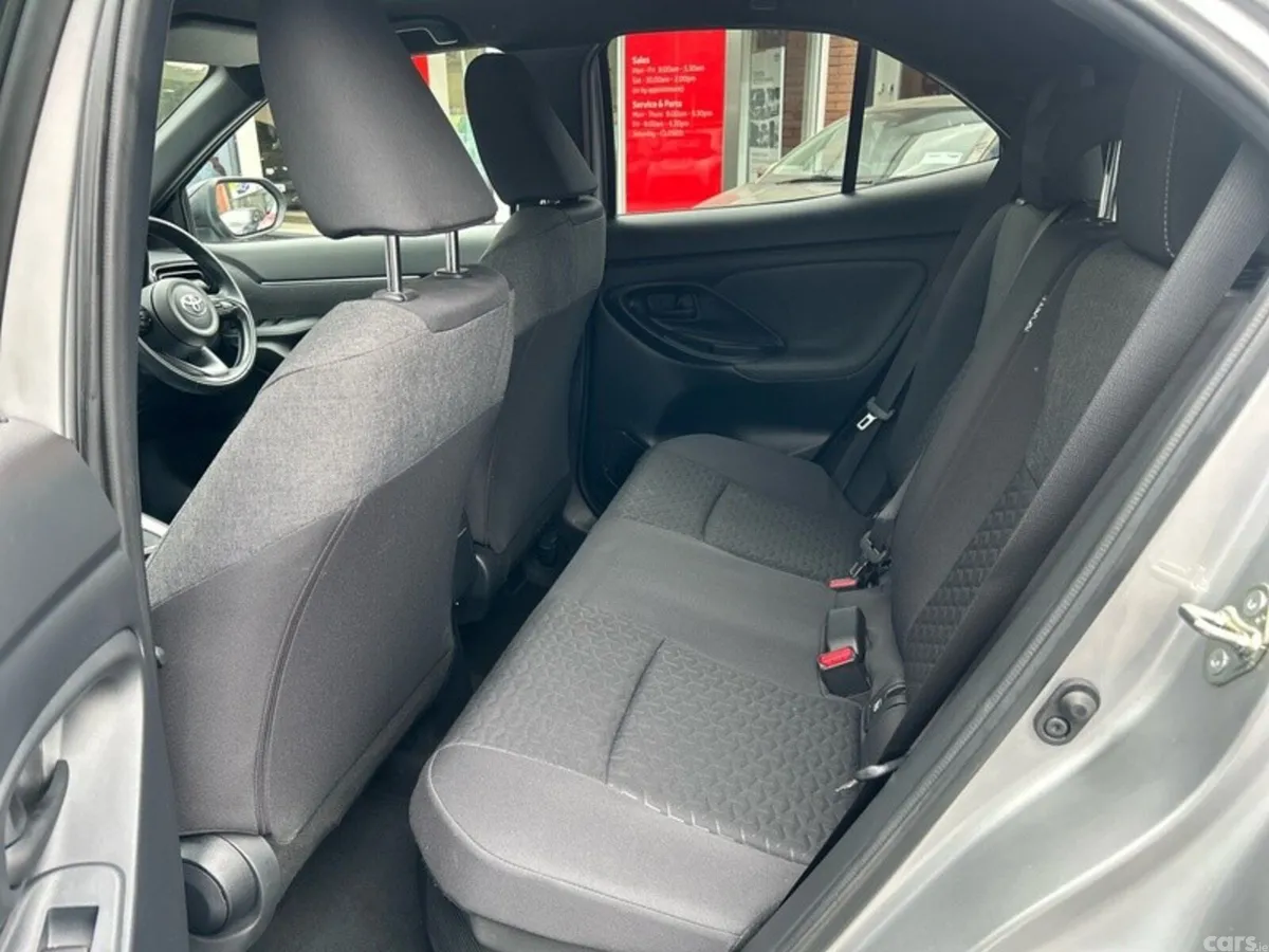 Toyota Yaris Cross Hatchback, Petrol Hybrid, 2022, Grey