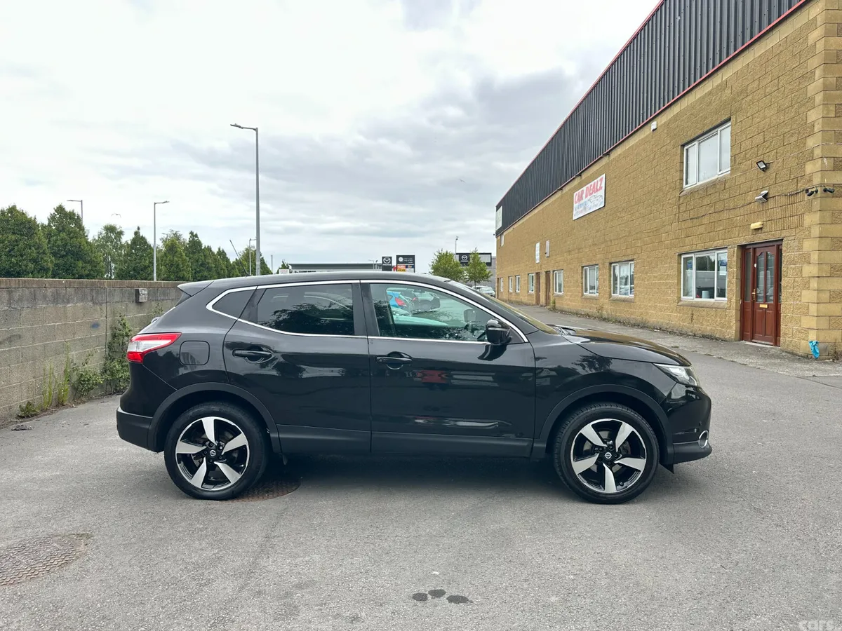 Nissan Qashqai Hatchback, Diesel, 2016, Black