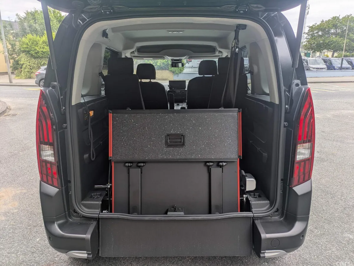 Peugeot Rifter MPV, Diesel, 2026, Black