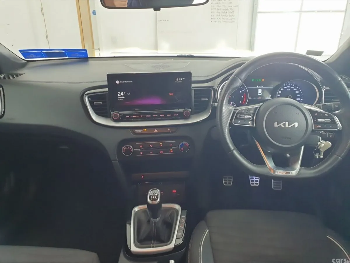 Kia Ceed Hatchback, Petrol, 2022, Grey