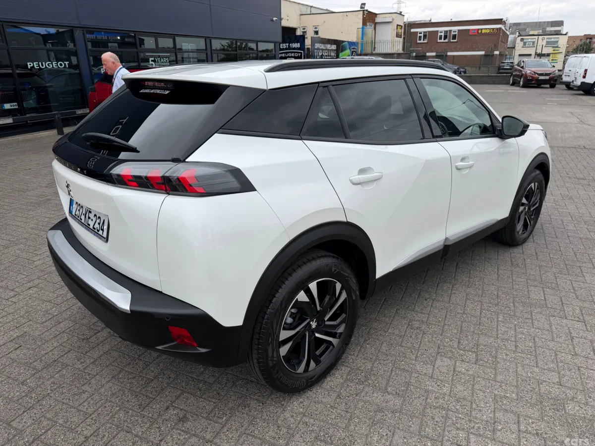 Peugeot 2008 MPV, Petrol, 2023, White