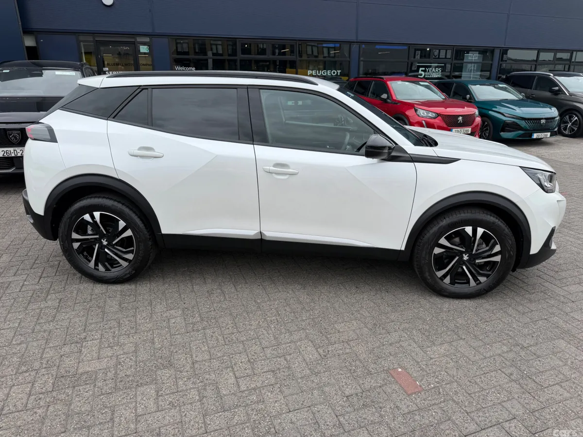 Peugeot 2008 MPV, Petrol, 2023, White
