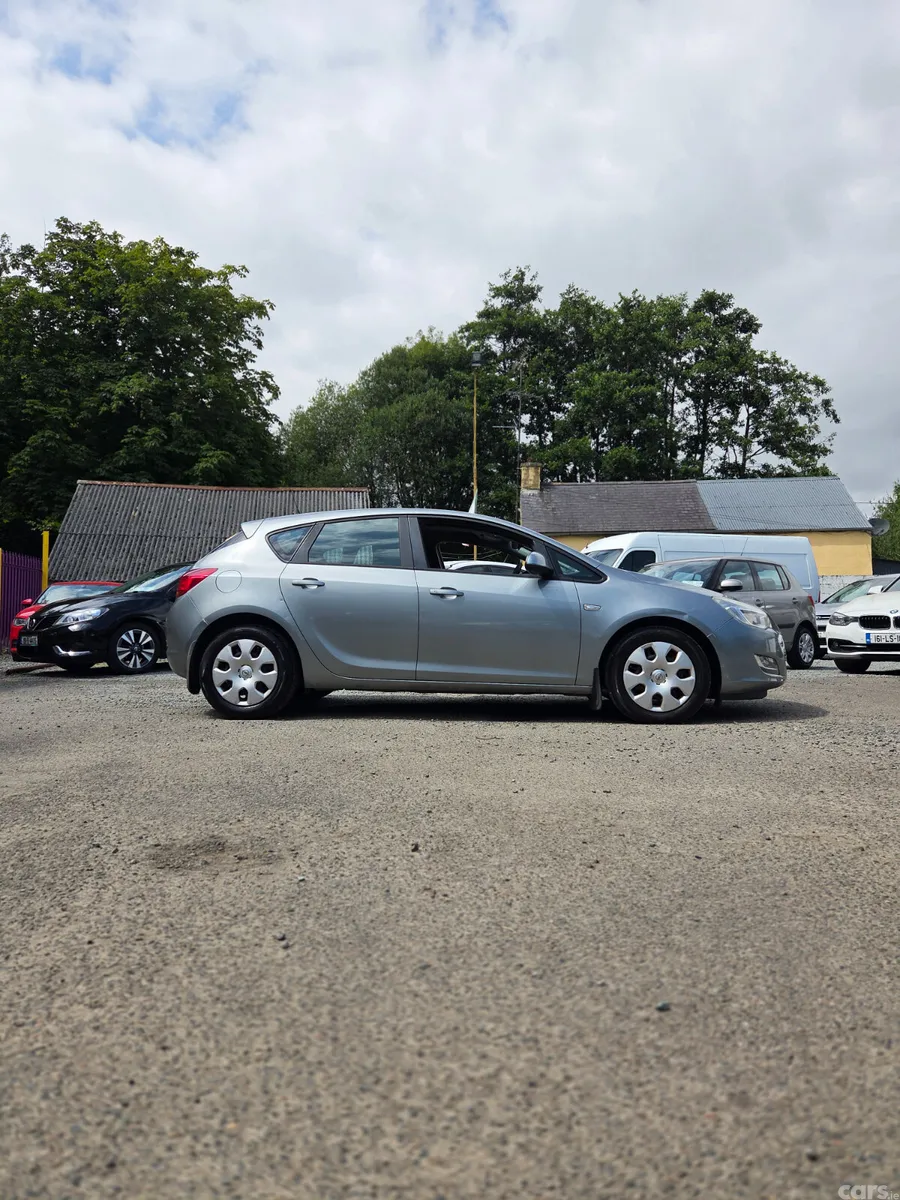 Opel Astra Hatchback, Diesel, 2011, Silver
