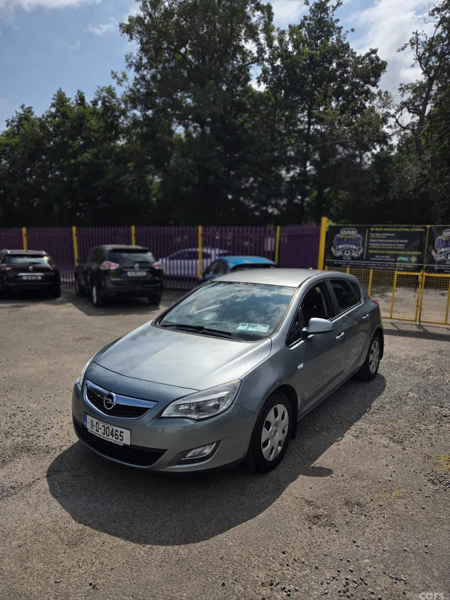 Opel Astra Hatchback, Diesel, 2011, Silver