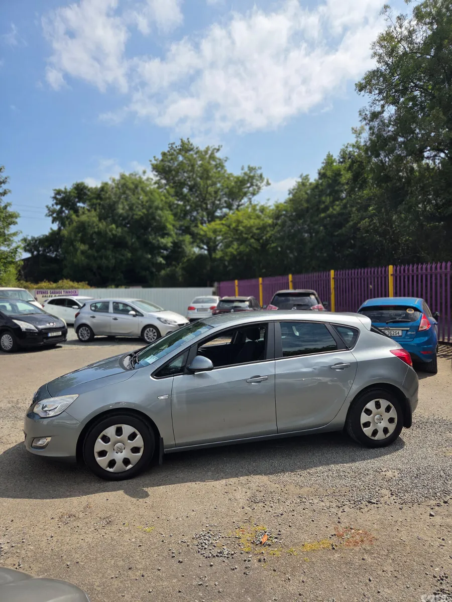 Opel Astra Hatchback, Diesel, 2011, Silver