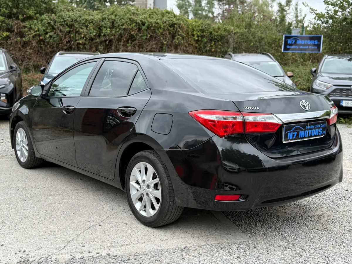 Toyota Corolla Saloon, Petrol, 2015, Black