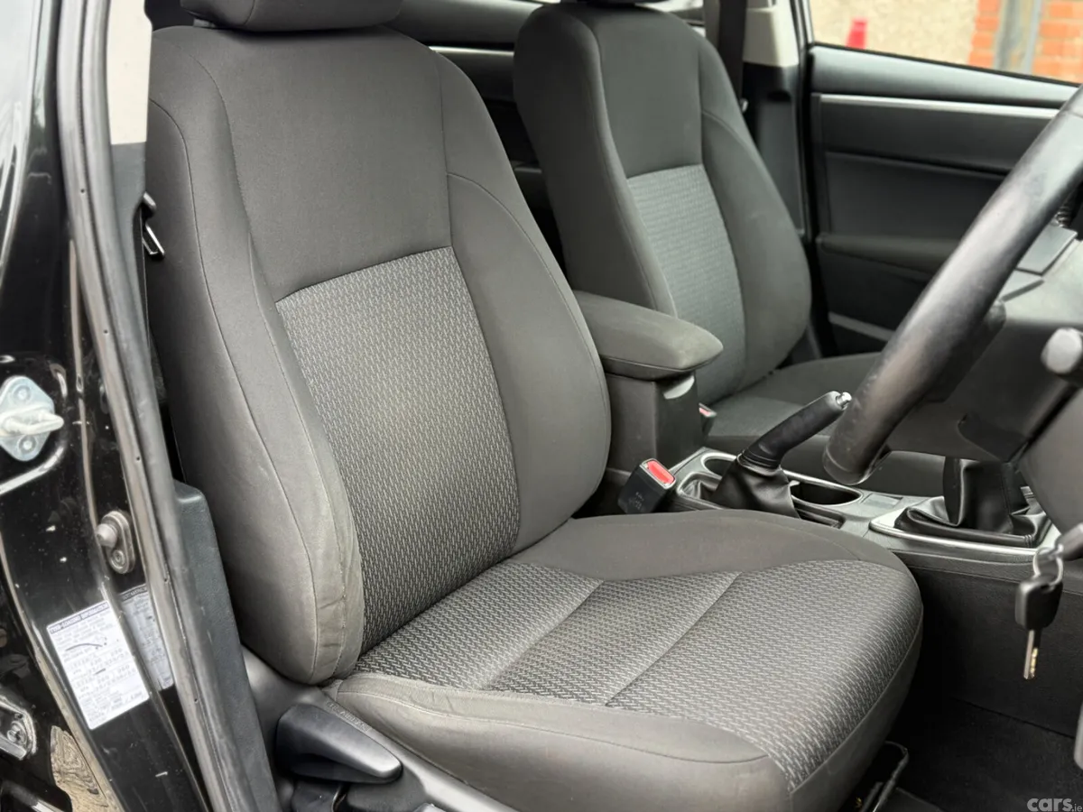Toyota Corolla Saloon, Petrol, 2015, Black