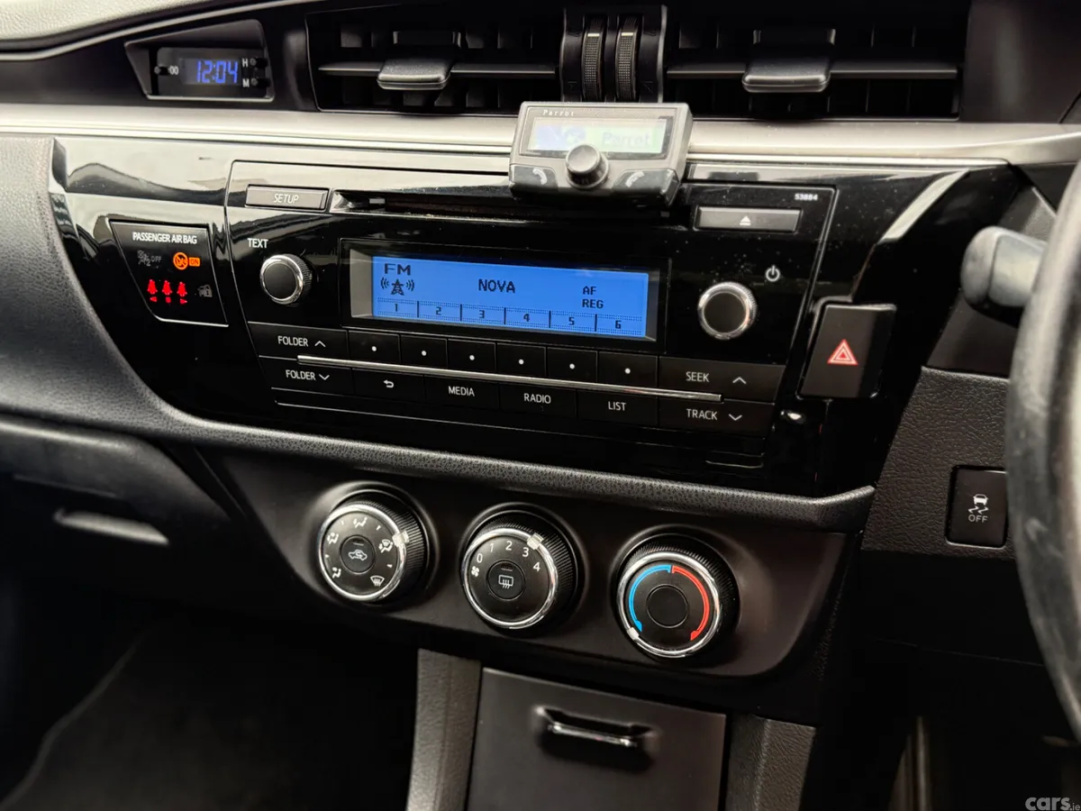 Toyota Corolla Saloon, Petrol, 2015, Black