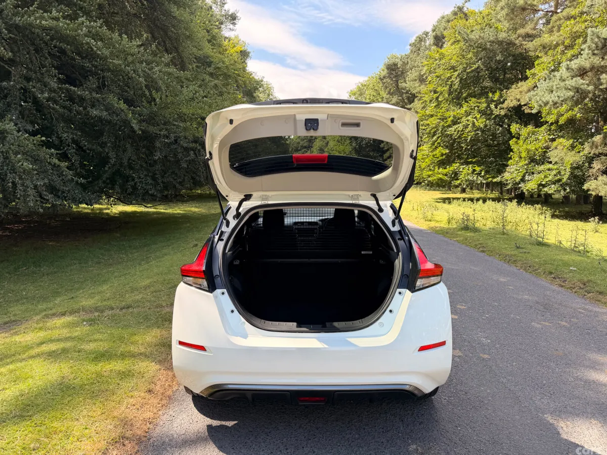 Nissan Leaf Hatchback, Electric, 2022, White